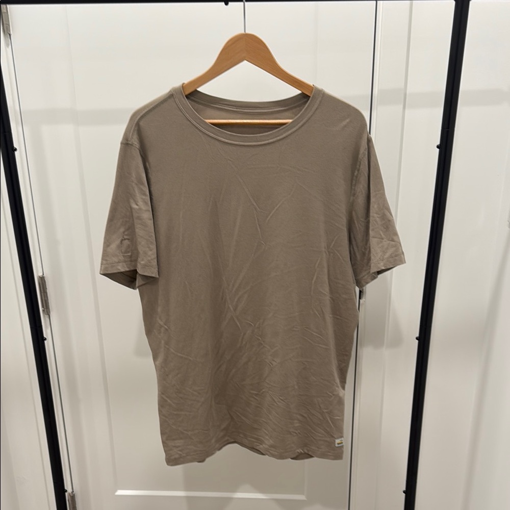 Vuori Men's Tan T-Shirt Large